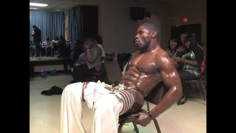 Muscly african stud demonstrate flawless